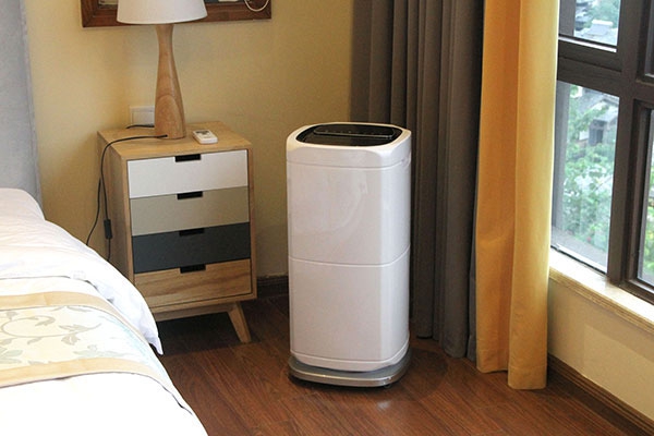 你好,我叫“回南天”,你看這水珠多愛我! 你好,我叫“回南天”,你看這水珠多愛我!